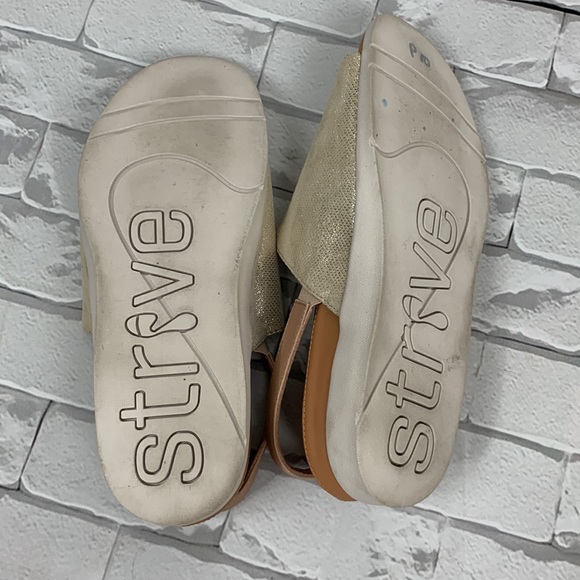 Strive Mara Leather Sandals. Size 10.5. Creme sparkle champagne. Cushioned - Picture 7 of 11